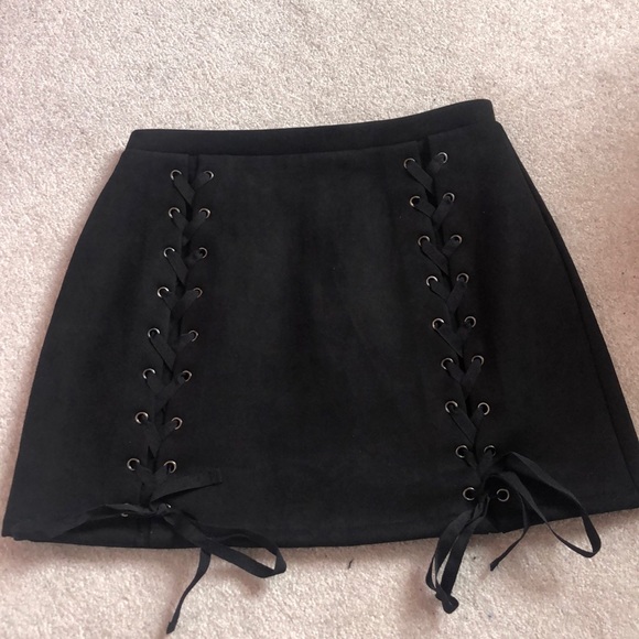 Honey Punch Dresses & Skirts - Black skirt size medium